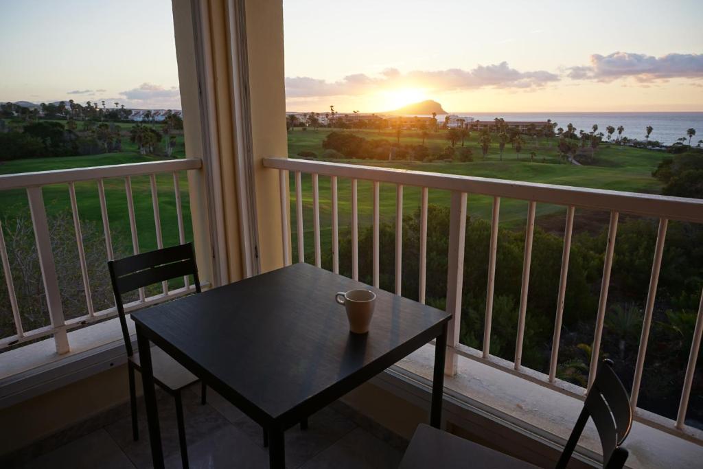 Golf del Sur Apartment - magnificent panorama of the ocean, el Teide, and Montaña Roja