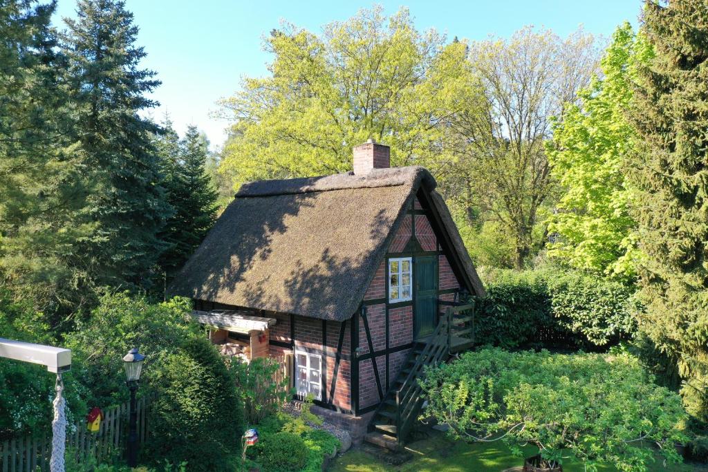 Ferienhaus unter Reet im Heidedorf Sankt Dionys bei Lüneburg