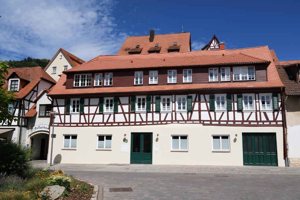 Das schiefe Haus Wohnung Starkenburg