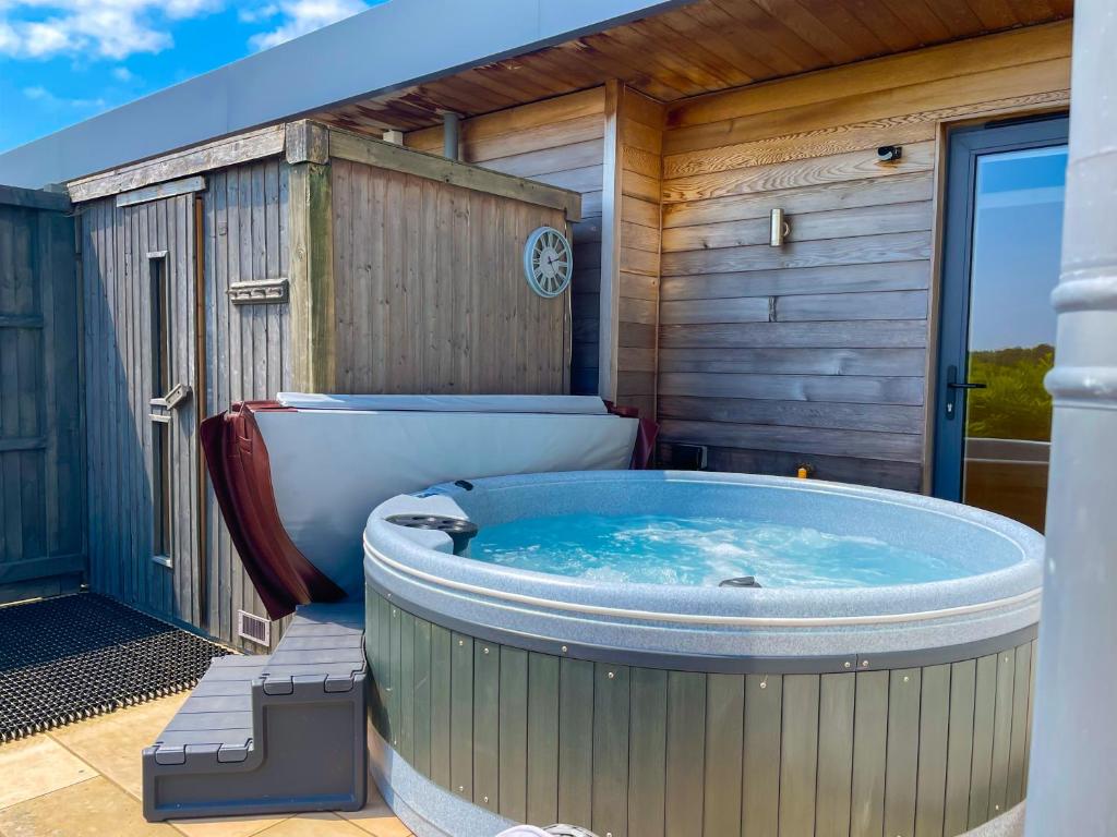 The Retreat, Sauna & Hot Tub, Charming & Cosy Gem