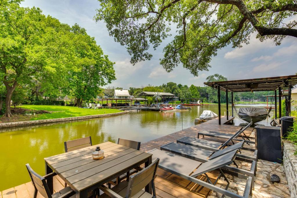 Granbury Home with Waterfront Deck 5 Mi to Downtown