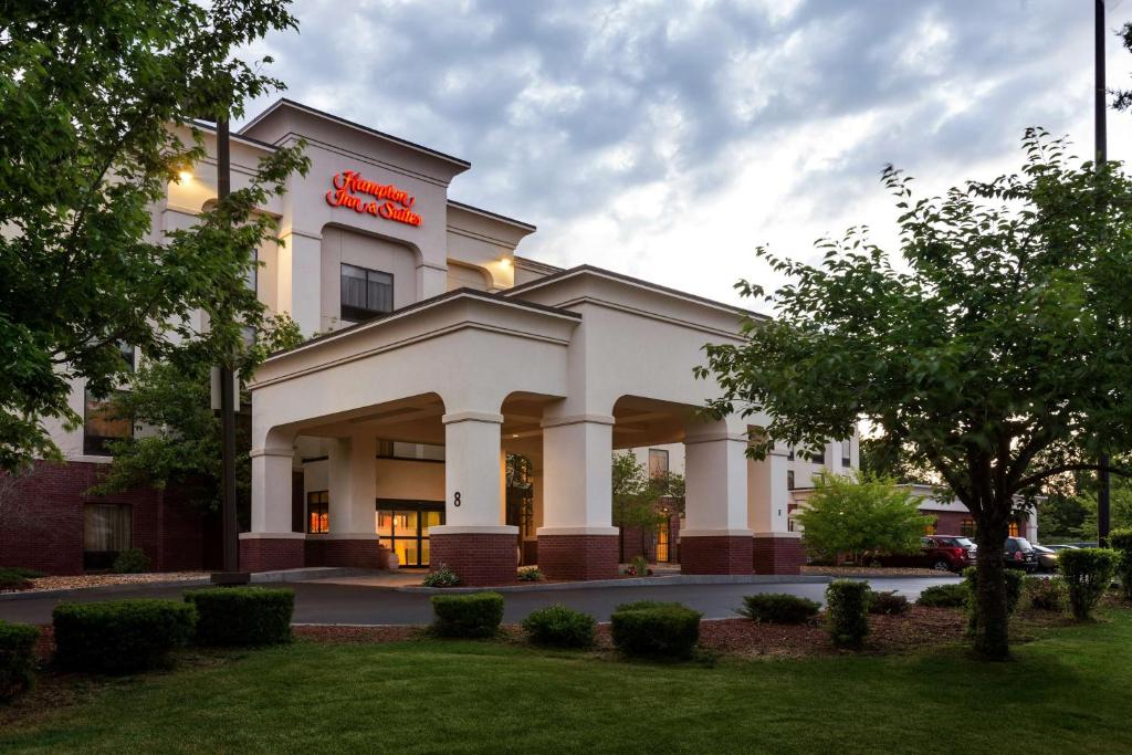 Hampton Inn & Suites by Hilton Manchester Bedford