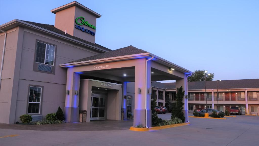 Catoosa Inn & Suites