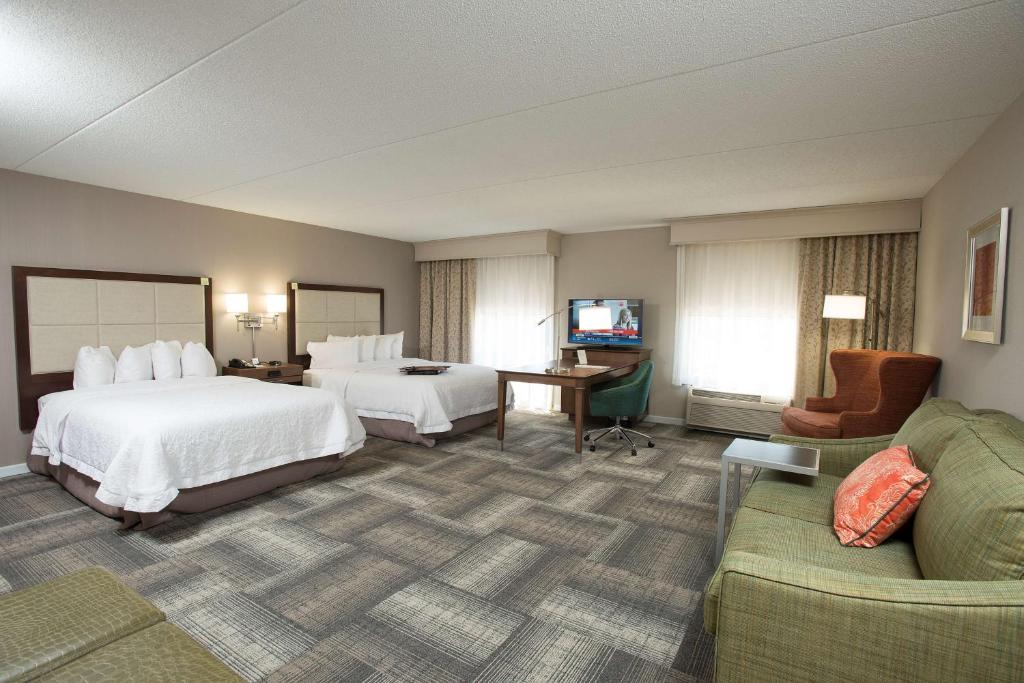 Hampton Inn & Suites Cincinnati-Union Centre