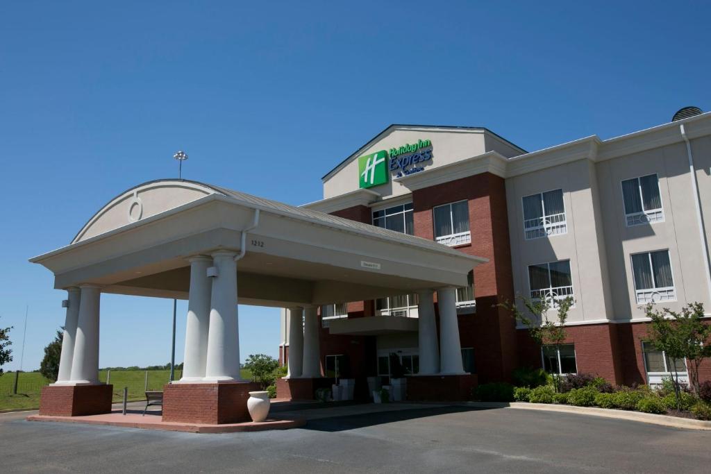 Holiday Inn Express & Suites Brookhaven, an IHG Hotel