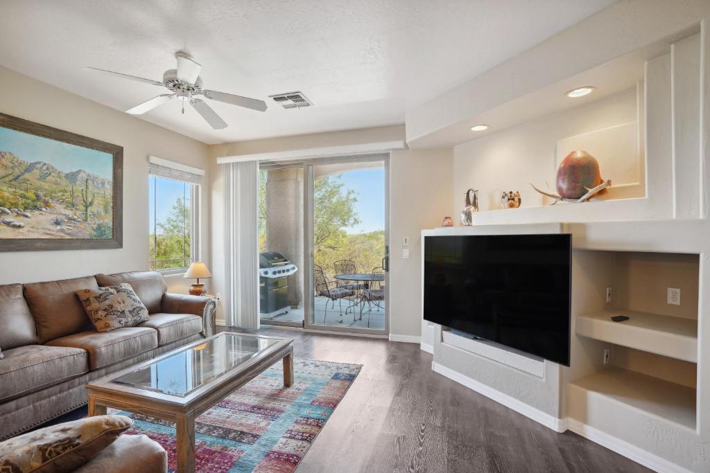 Oro Valley Condo with Desert and Mountain Views!