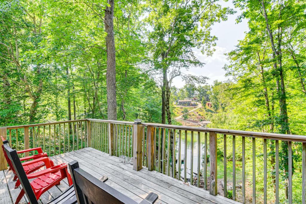 Dandridge Home on Douglas Lake with Hot Tub and Dock!