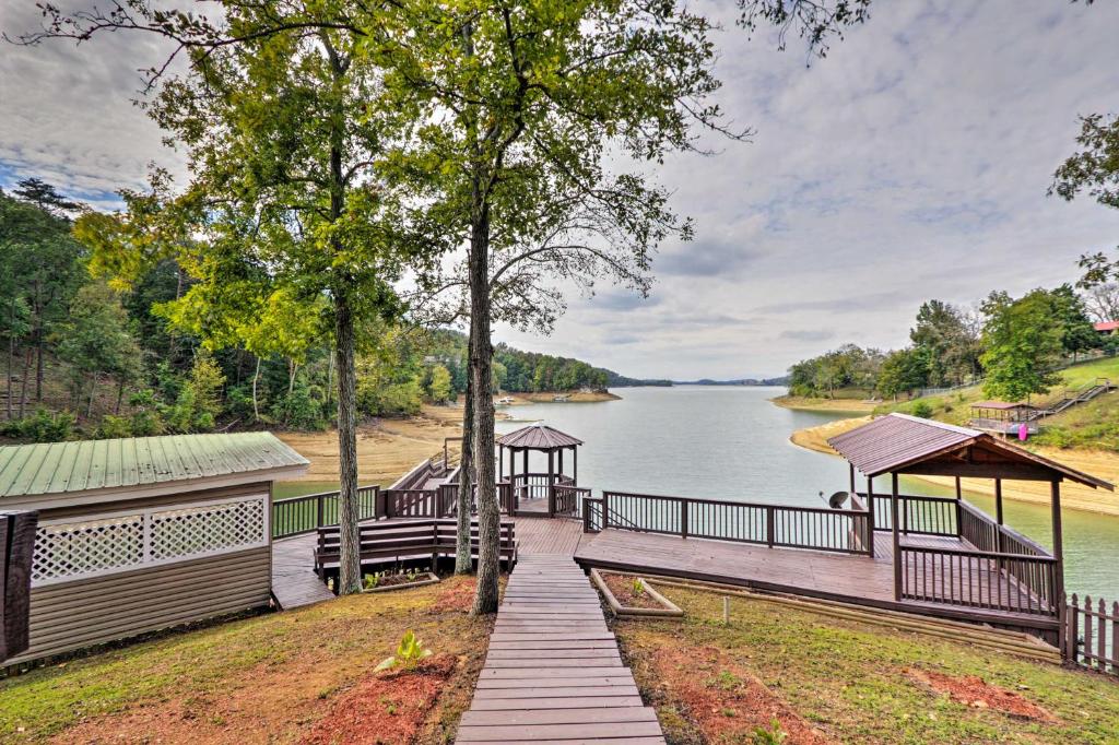 Dandridge Vacation Rental with Fishing Pier and Grill!