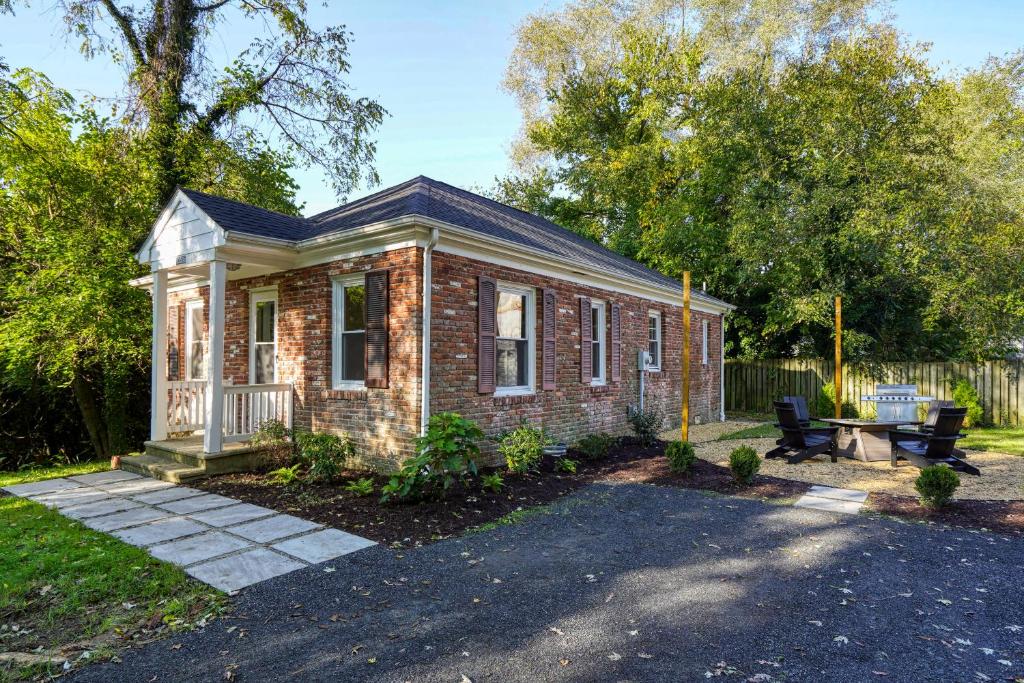 Adorable 2-bedroom bungalow near Easton, Denton