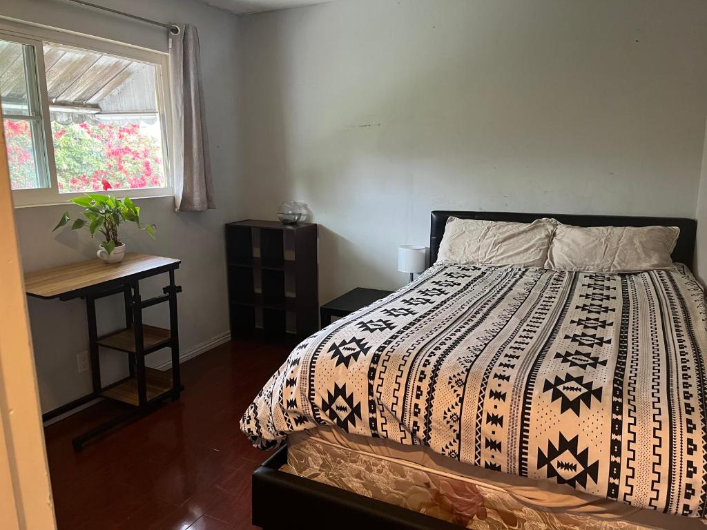 Great Value Peaceful Room in LA