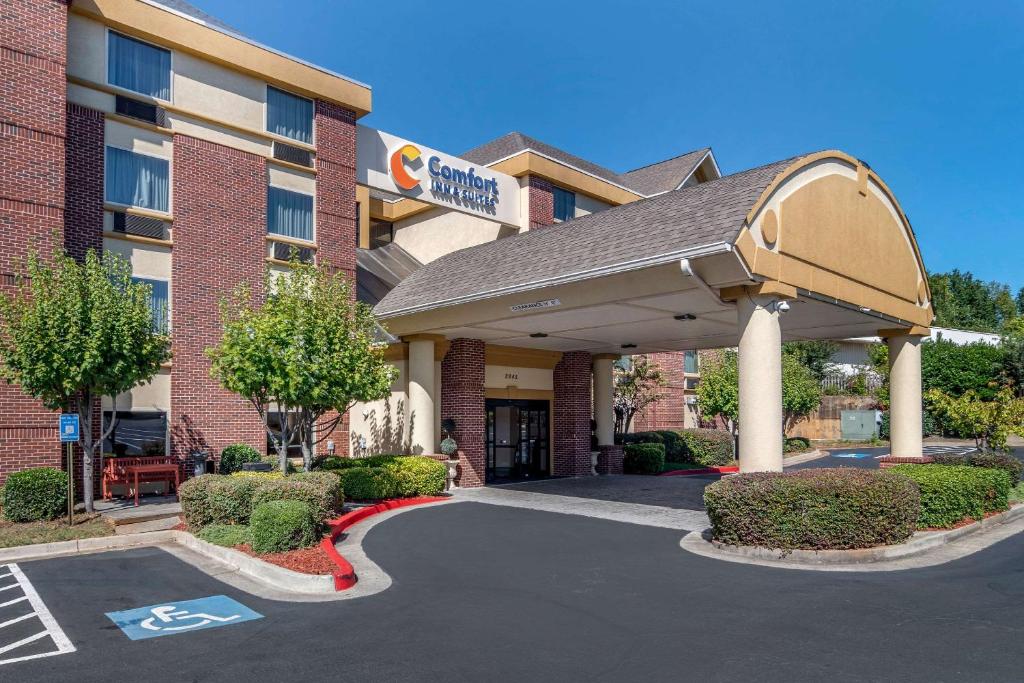 Comfort Inn & Suites Suwanee - Sugarloaf