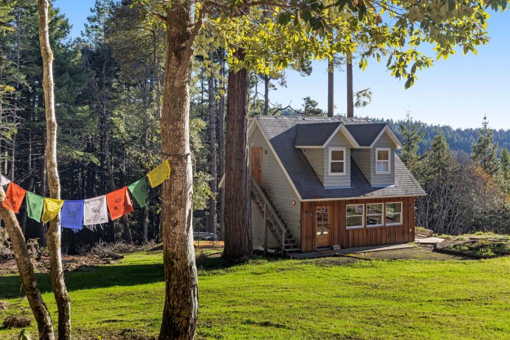 Mendocino Redwood Retreat - Sunrise Cottage