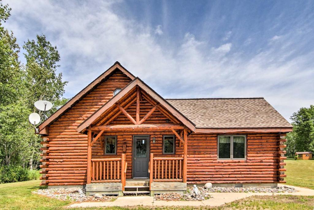 Rapid River Log Cabin with Loft on 160 Scenic Acres